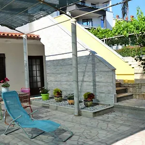 Ada Apartment